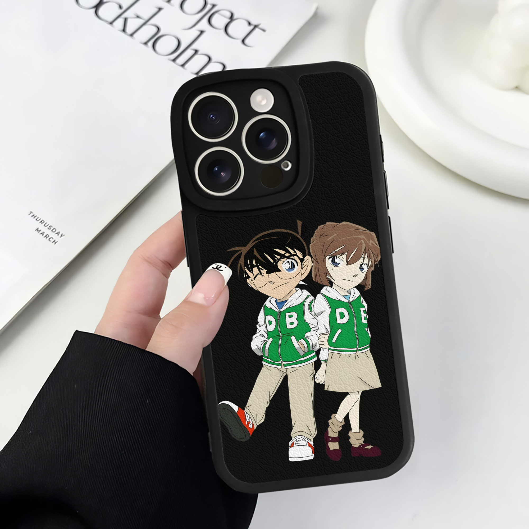 （画像用） 名探偵コナン 江戸川 コナン Detective Conan Conan Edogawa 【iPhone 16シリーズ対応】シリコンスマホケース（レザー調） 材質：シリコン